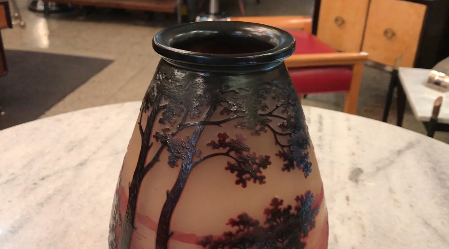 vase en verre ancien avec design d'arbres, signé d'argental