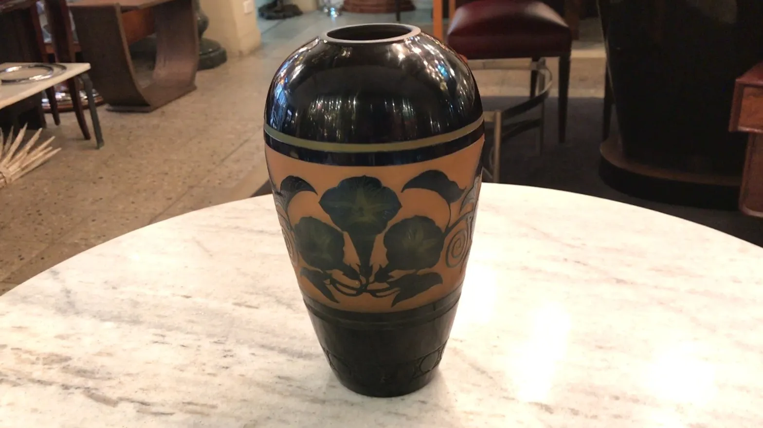 Vase ancien en verre signé D'Argental avec des motifs