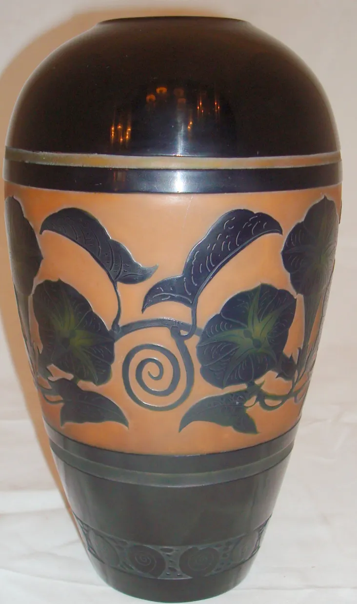 Signed glass D'Argental with leaf and spiral decoration