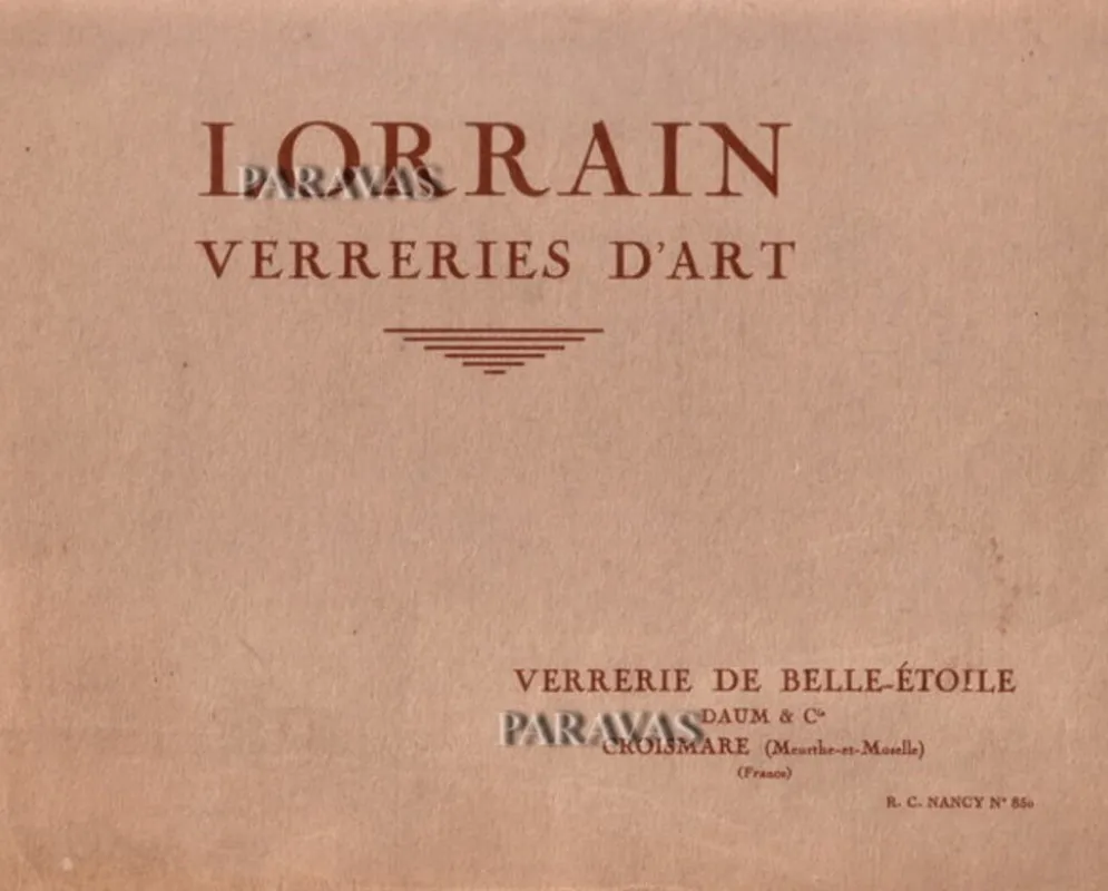 Vidrio antiguo firmado Lorrain en fondo neutro.