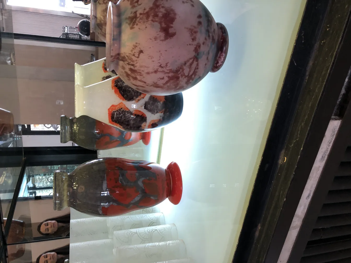 vaso antico con design decorativo in vetro firmato Lorrain