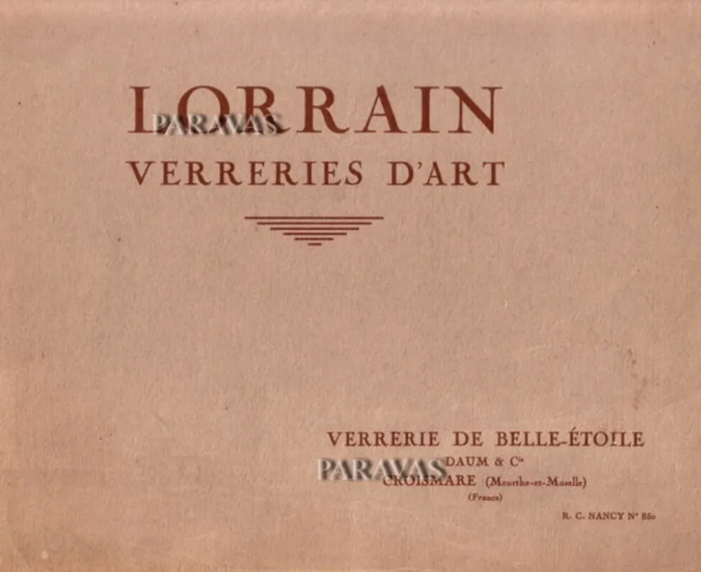 illustration d'œuvres en verre anciennes Lorrain avec des détails artistiques