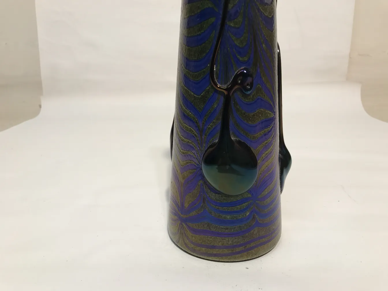 vetro antico firmato Loetz con design artistico colorato