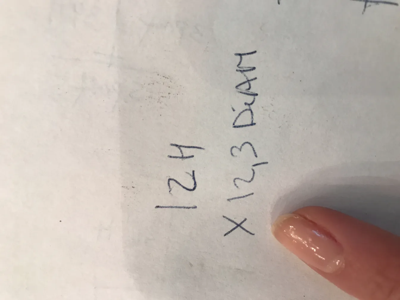 verre signé loetz avec des caractéristiques antiques