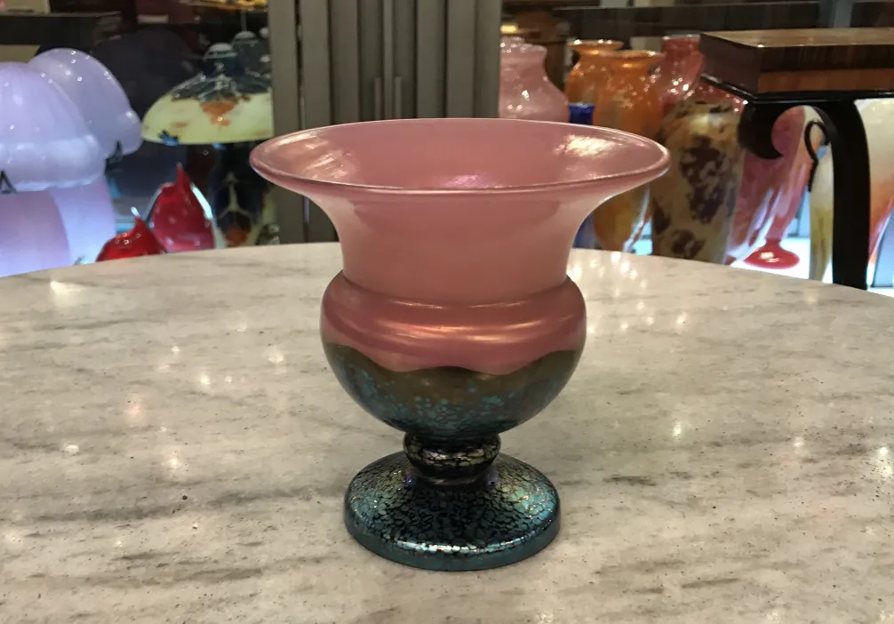 古董Loetz玻璃花瓶，粉色，形状复杂