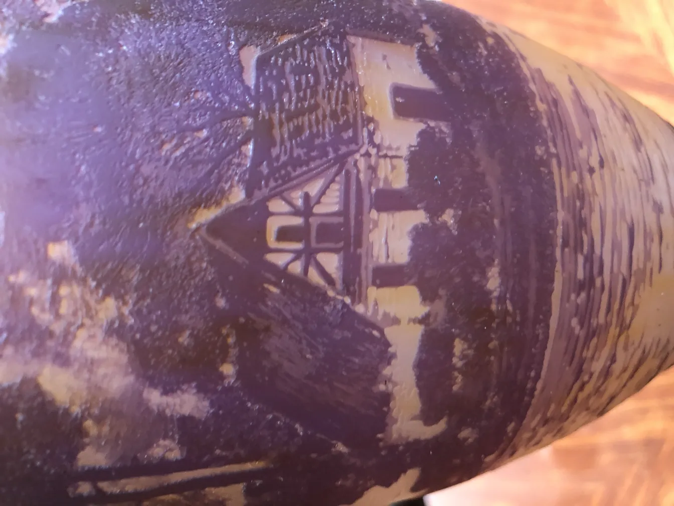 Verre de collection avec des détails décoratifs anciens