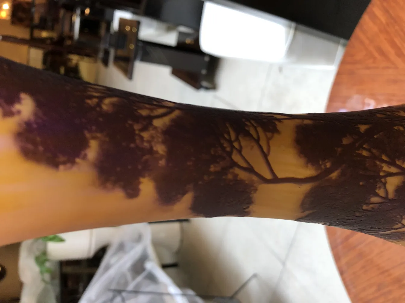 带有景观艺术细节的玻璃，古董。