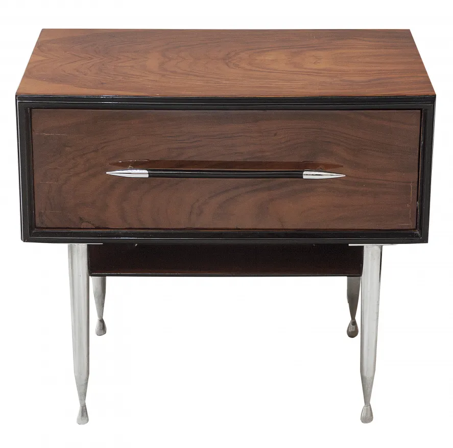 mesa de luz antigua con un drawer y patas metálicas, adecuada para habitación de estilo clásico.