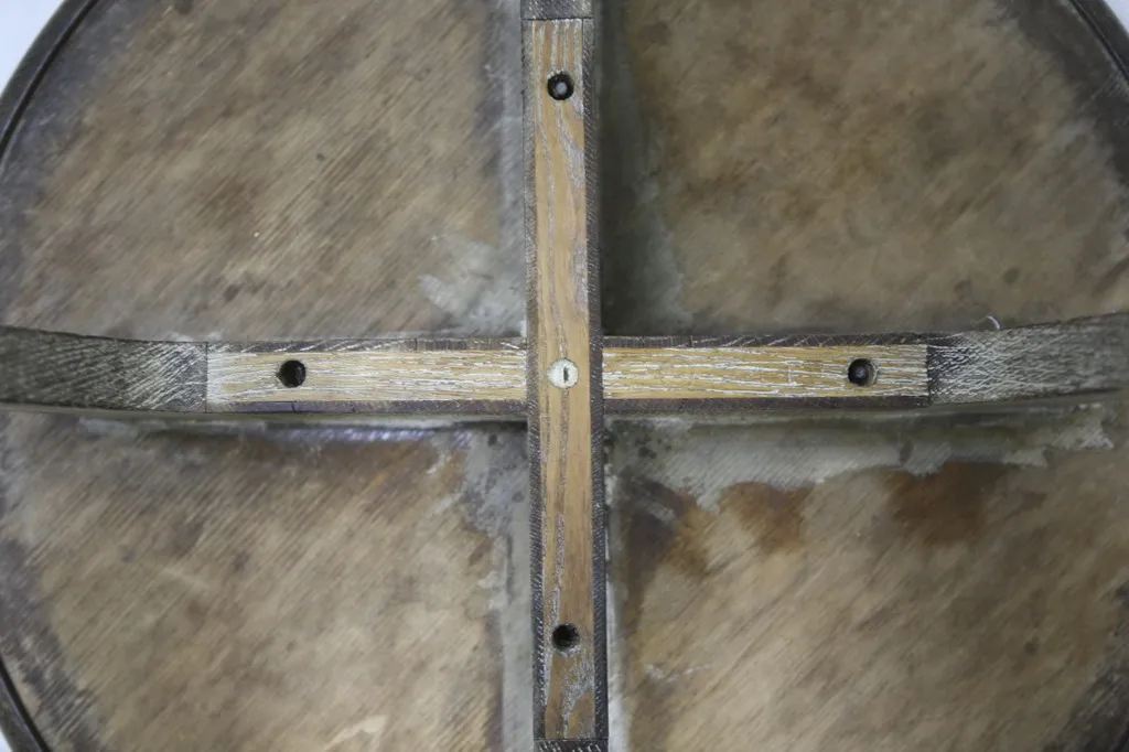 앤티크 커피 테이블 디자인, 눈에 보이는 디테일과 아늑한 분위기