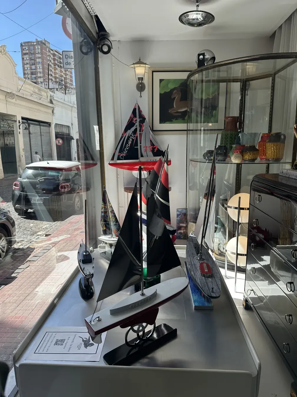 Tavolino da caffè antico con dettagli di design, vico magistretti.