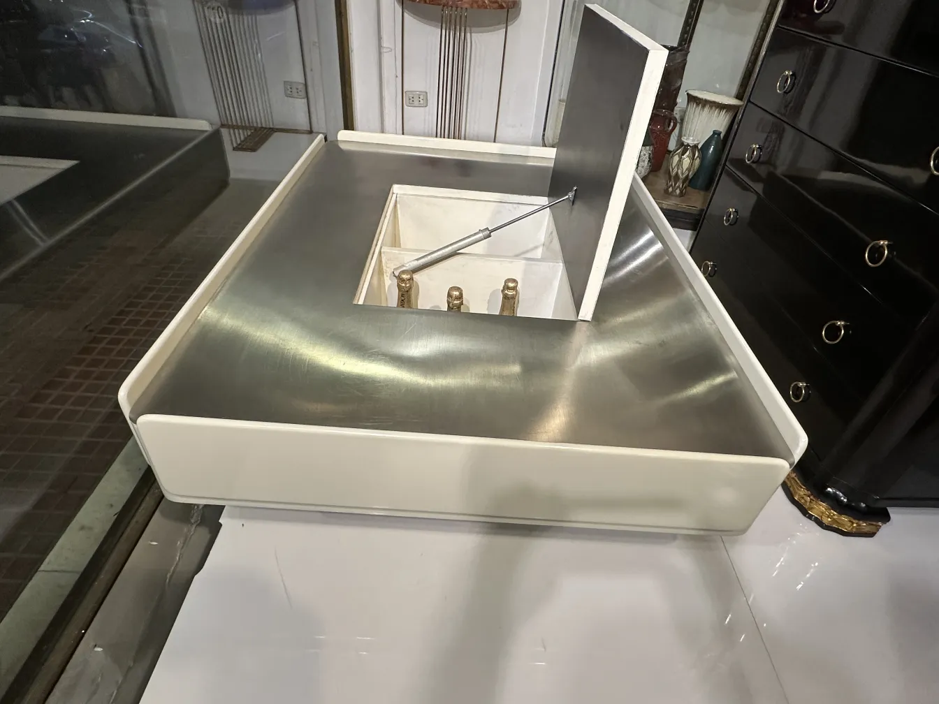 square antique coffee table with an elegant design, vico magistretti