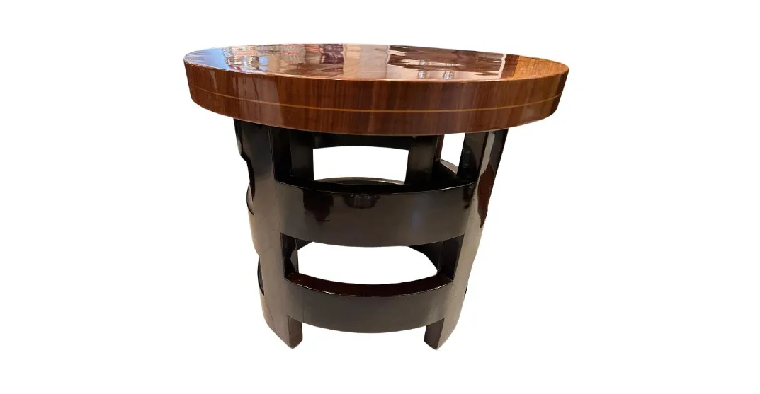 petite table ancienne ronde avec des pieds noirs