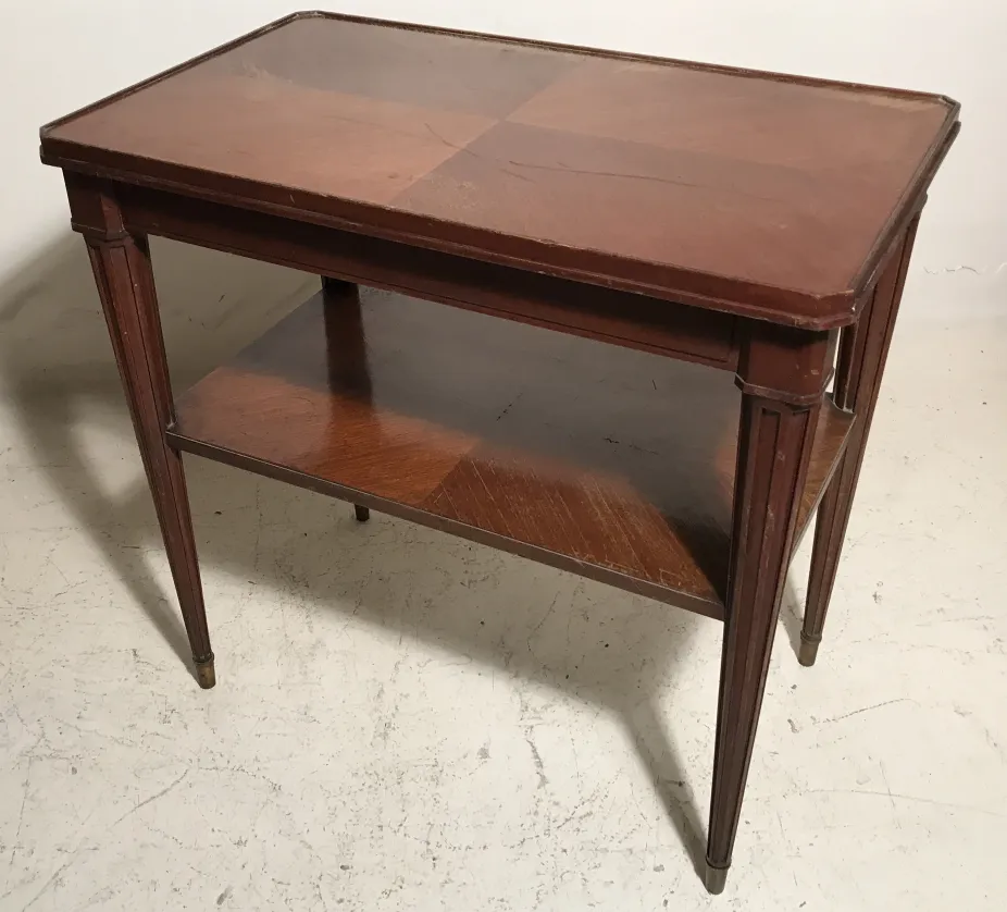 petite table ancienne de Nordiska Kompaniet avec deux étagères