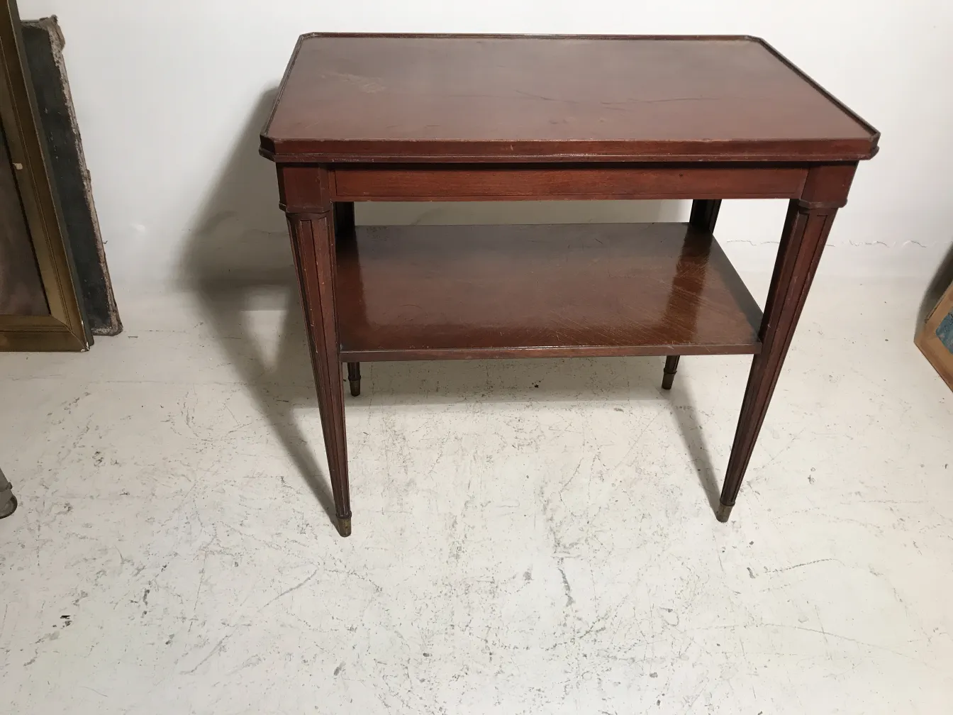 antiker kleiner Tisch von Nordiska Kompaniet mit unterem Regal