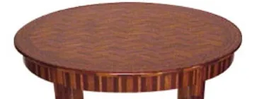 ancienne petite table ronde aux détails complexes