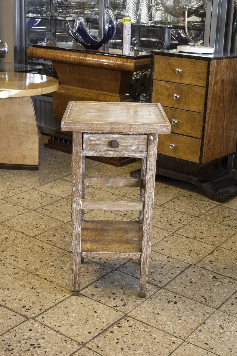 antiker kleiner Tisch mit Schublade, Holzstruktur