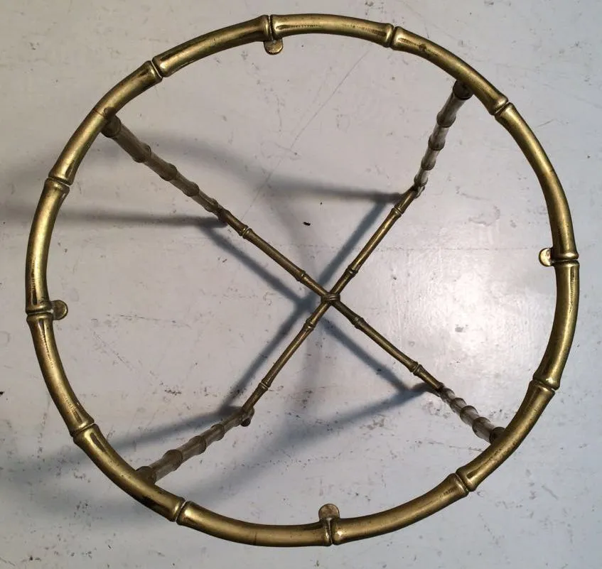 antiker kleiner Tisch mit eleganter runder Form und dekorativen Beinen, Maison Bagues