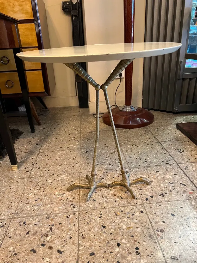 Antique table with decorative base, unique style, cozy atmosphere.