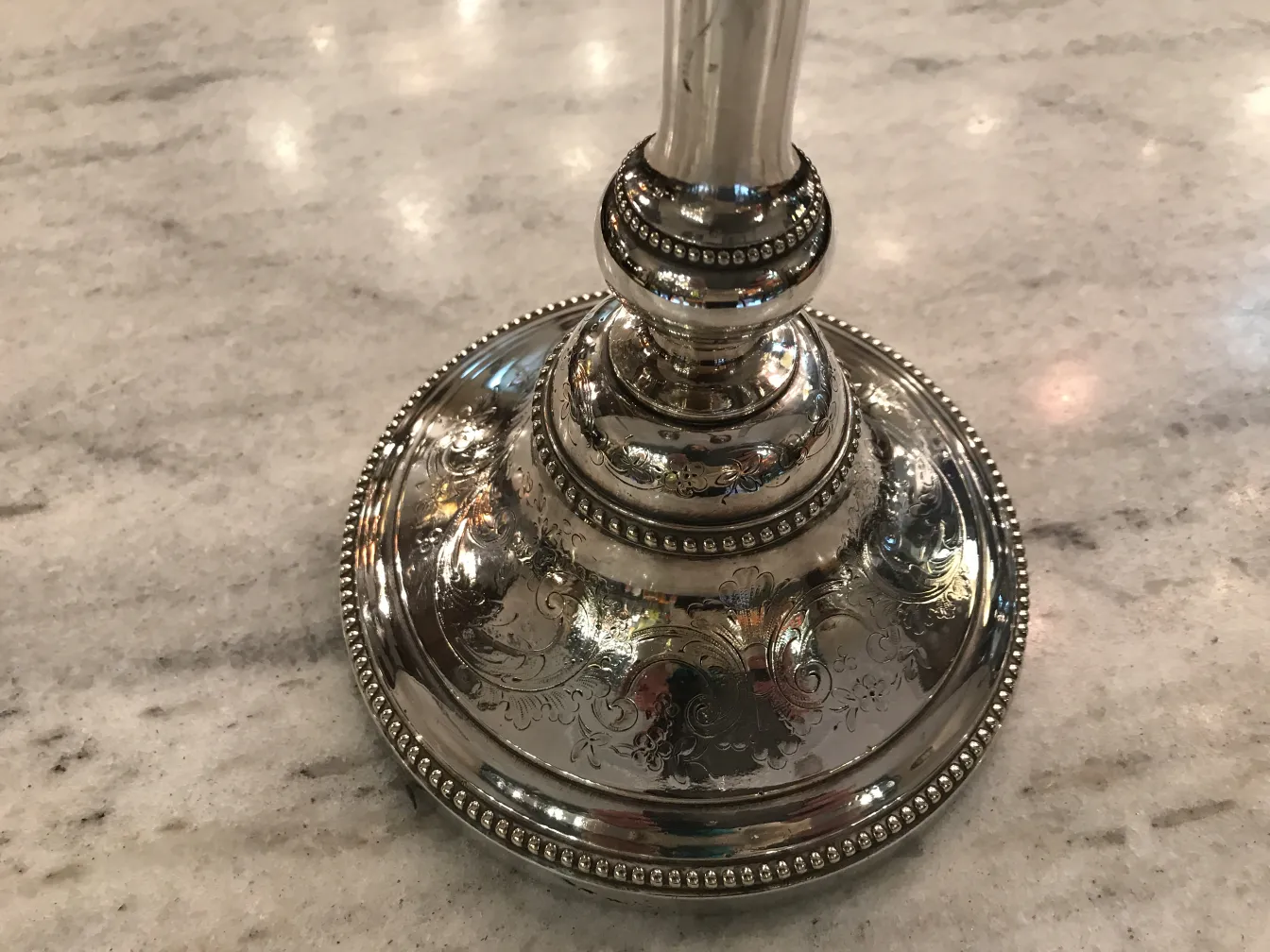 castiçais antigos com base decorativa, art nouveau