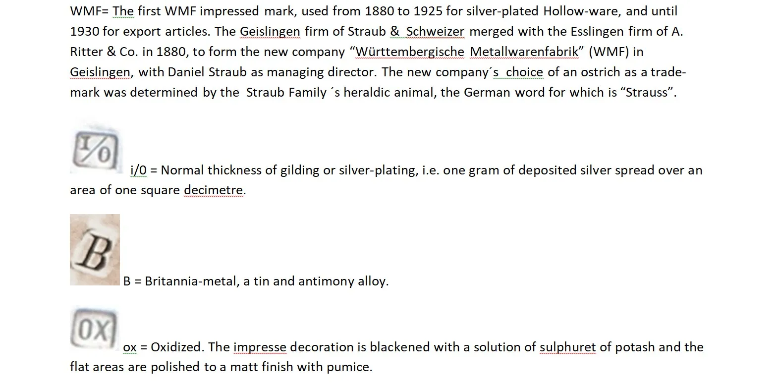 dois castiçais antigos decorativos em um ambiente elegante