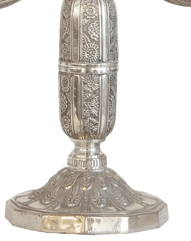 Candelabri antichi con design ornato art nouveau