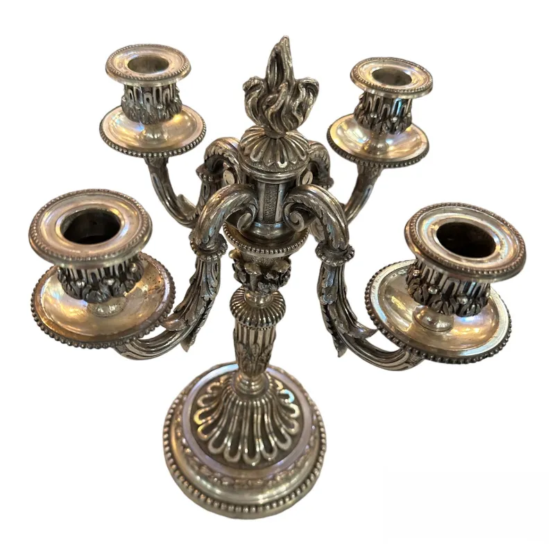due candelabri antichi con dettagli decorativi