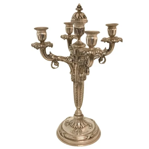 Due portacandeli antichi art nouveau con design intricati