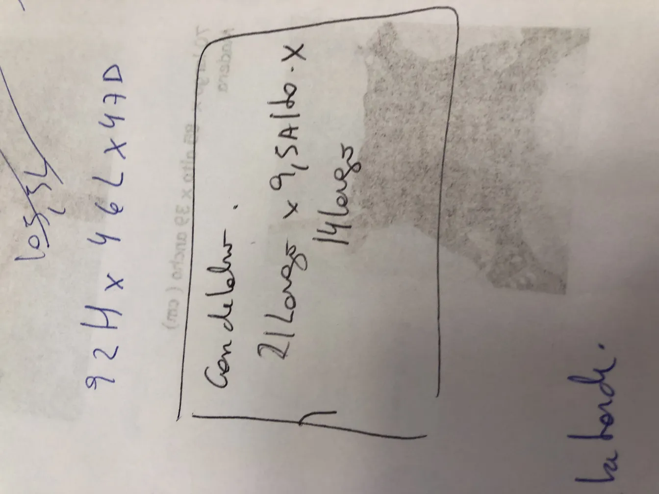 Candelabro antiguo decorativo con diseño artístico