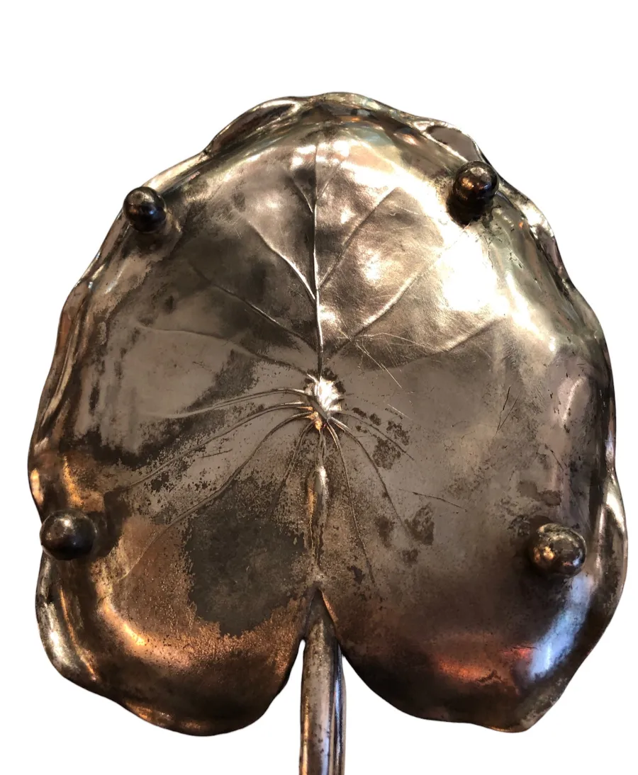 고전적인 디자인의 잎이 있는 촛대, 장식적인 배경