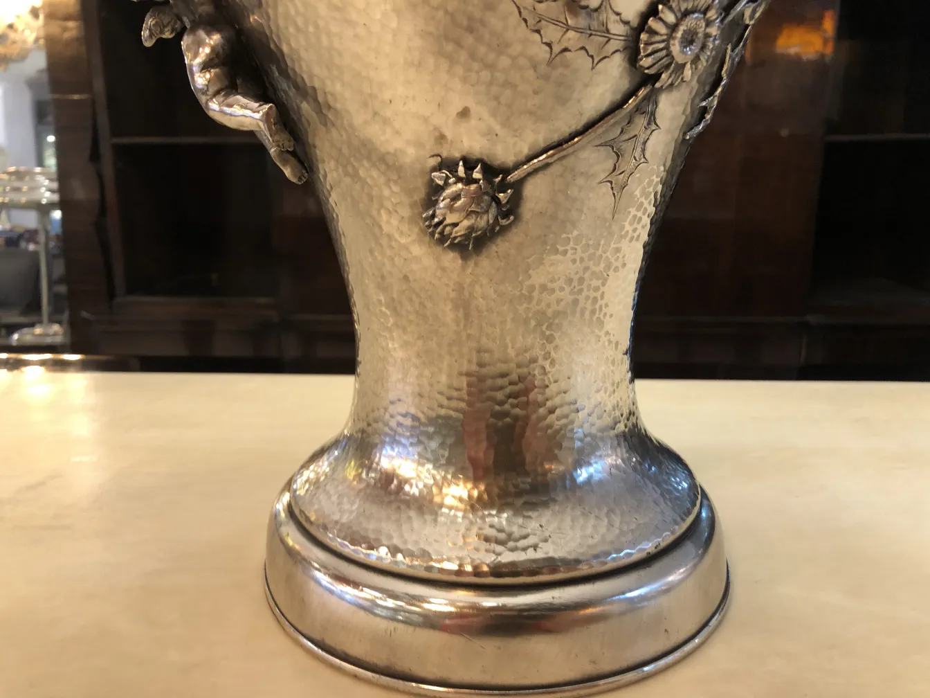 Details einer antiken Vase mit dekorativen Motiven