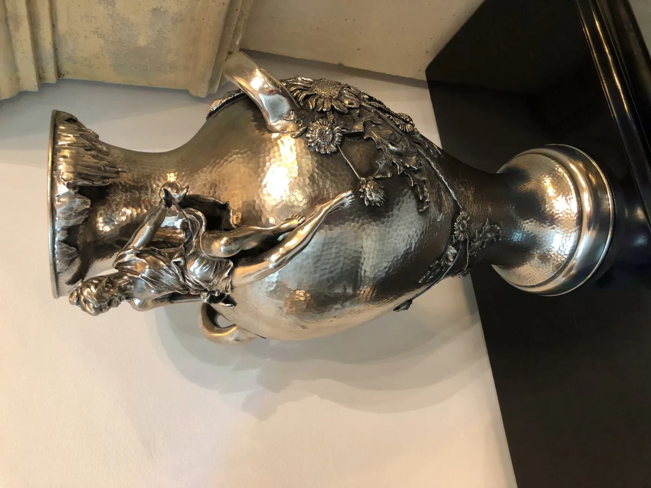 2 vases anciens avec détails décoratifs, art nouveau