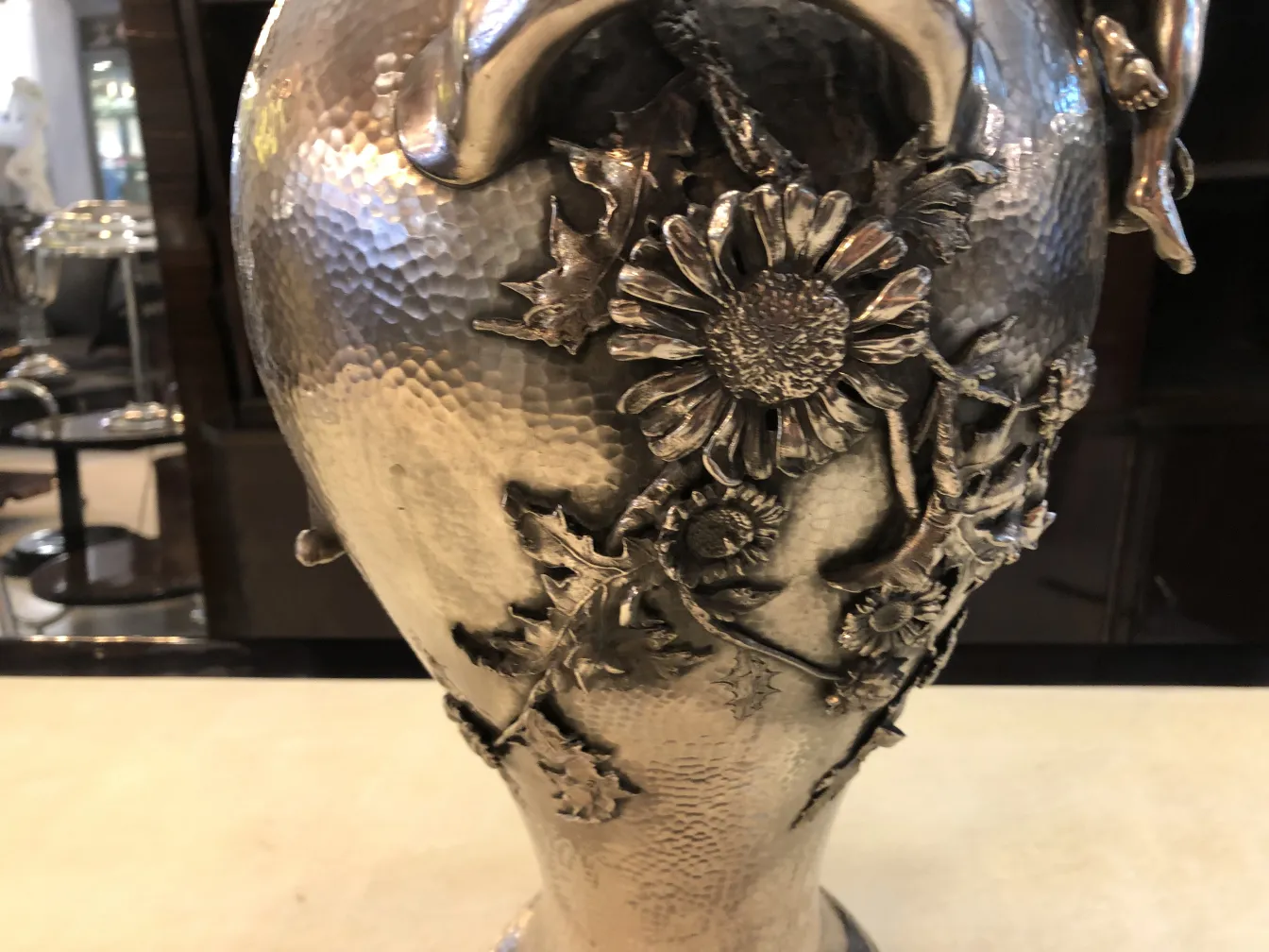 2 vases antiques art nouveau avec motif floral