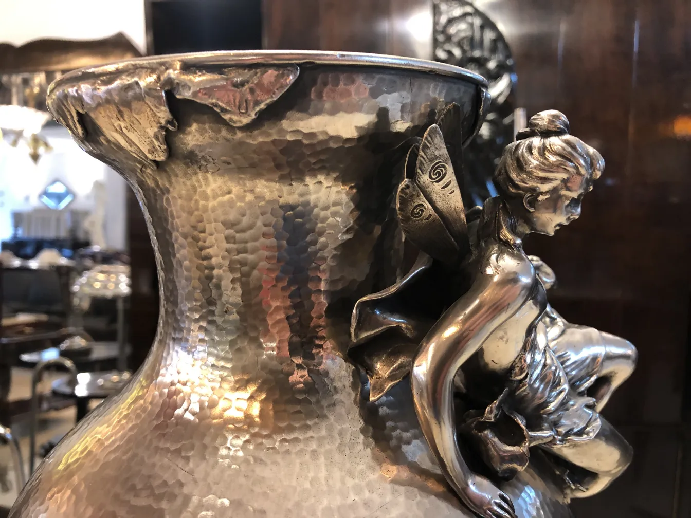 दो प्राचीन फूलदान art nouveau में सजावटी विवरण