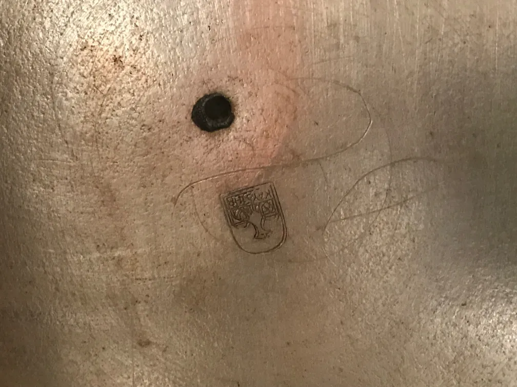 dos floreros antiguos art nouveau con detalles decorativos