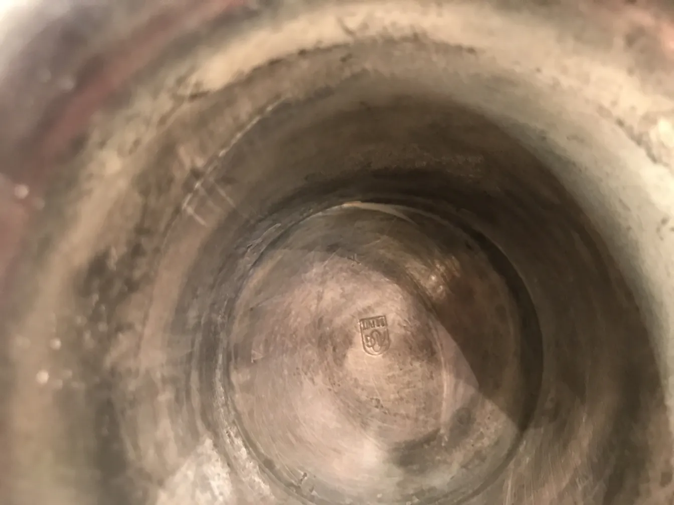 Vue intérieure de 2 vases anciens art nouveau