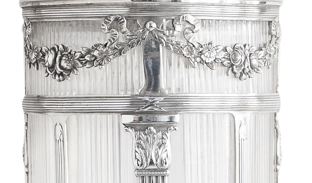 2 प्राचीन फूलदान जिनमें पुष्प सजावट art nouveau