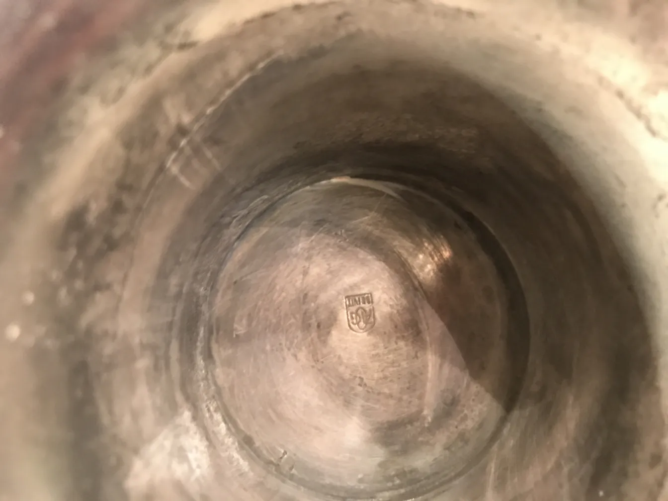 Vista interna di 2 vasi antichi art nouveau, dettagli visibili