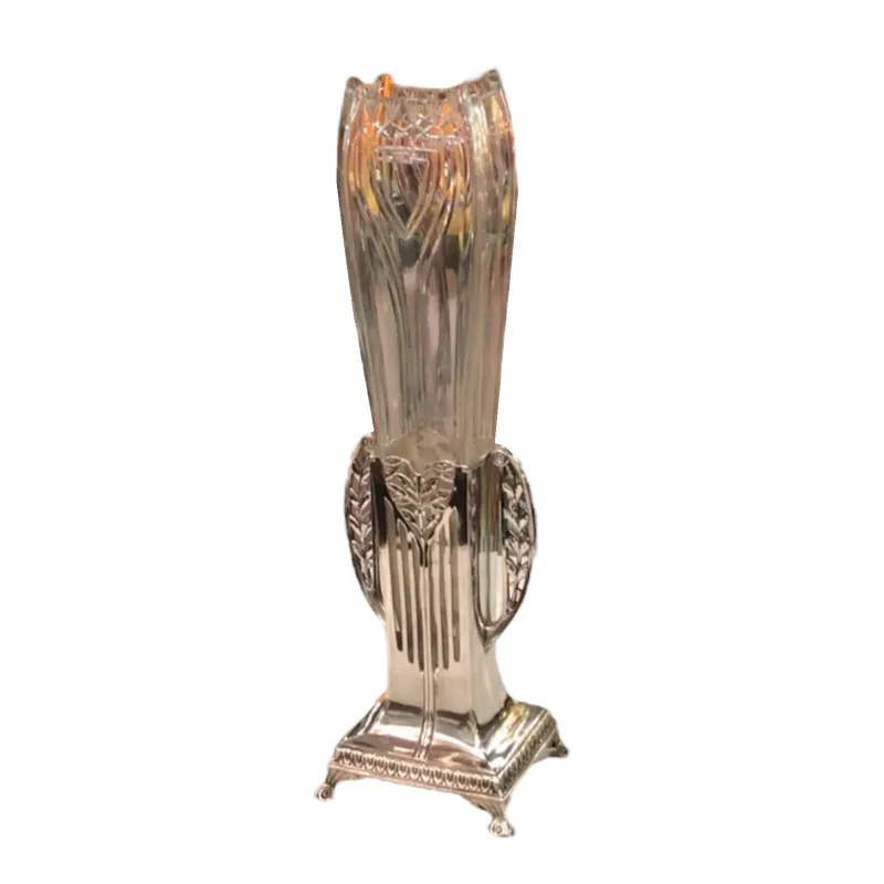 Vaso antigo art nouveau com pés decorativos e forma elegante, ideal para decoração