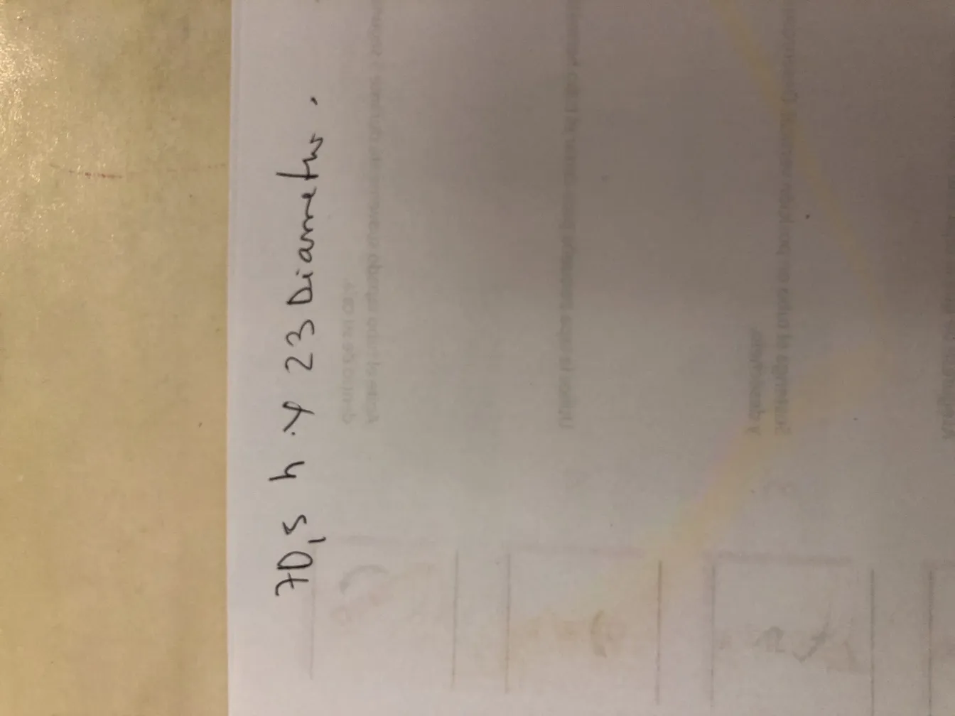 декоративная антикварная ваза на нейтральном фоне