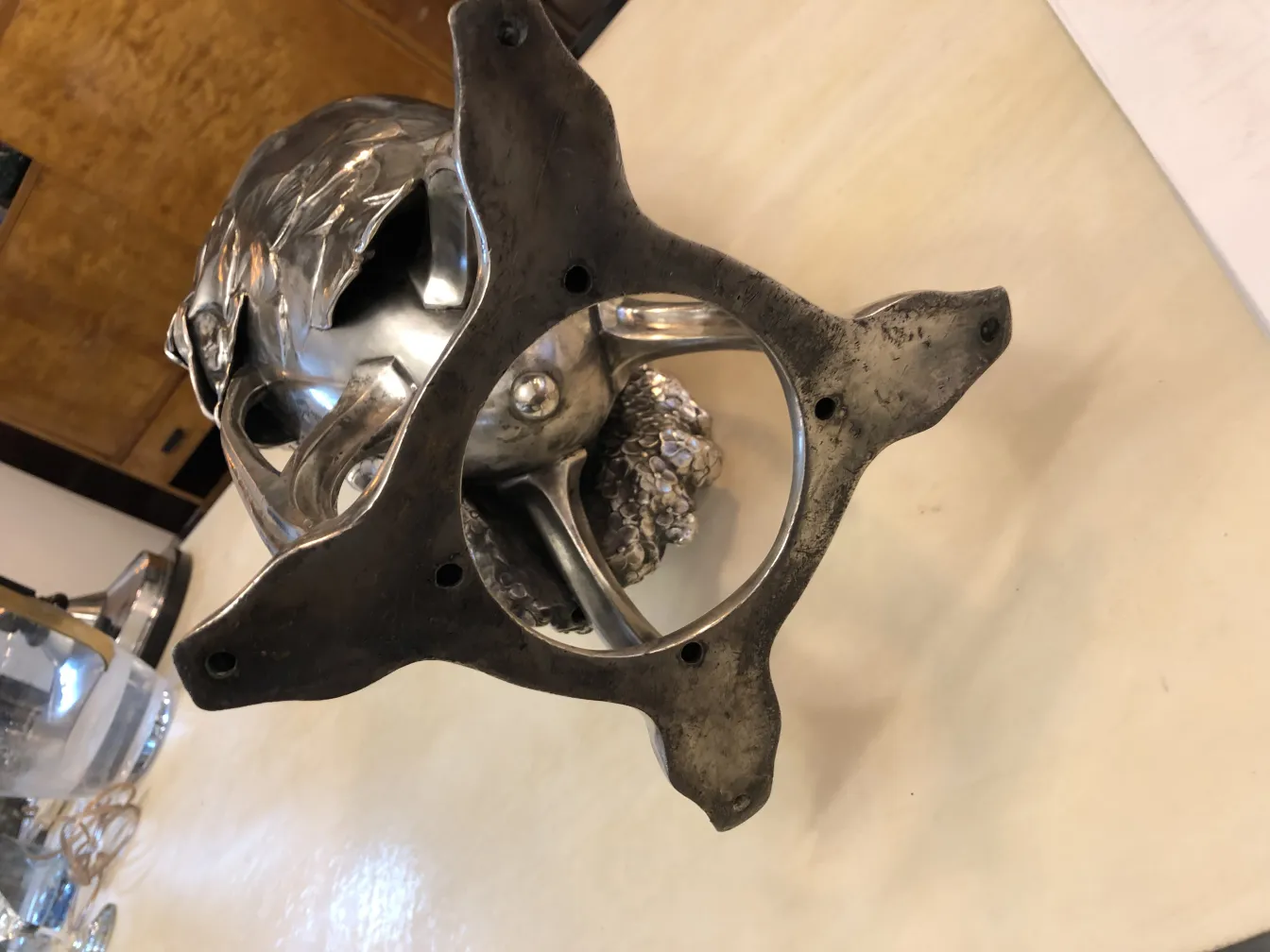 antike vase mit aufwändigem design und dekoration