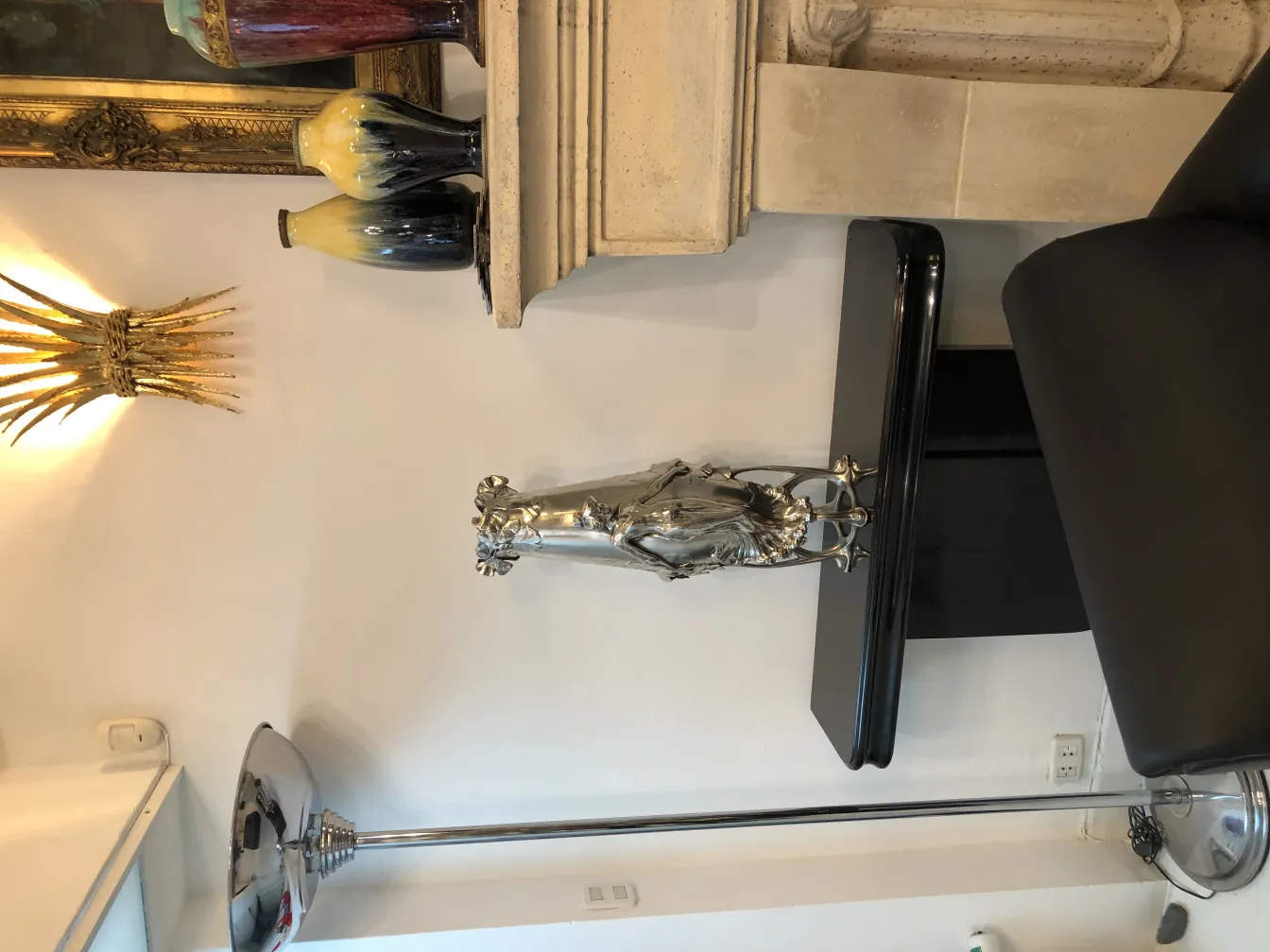 vase ancien art nouveau avec des détails décoratifs