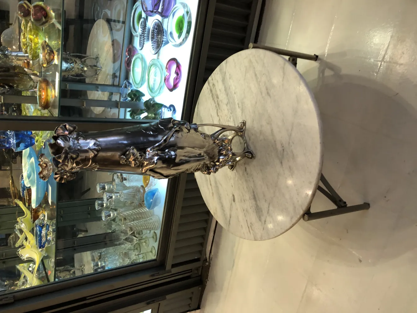 vase antique avec détails décoratifs art nouveau