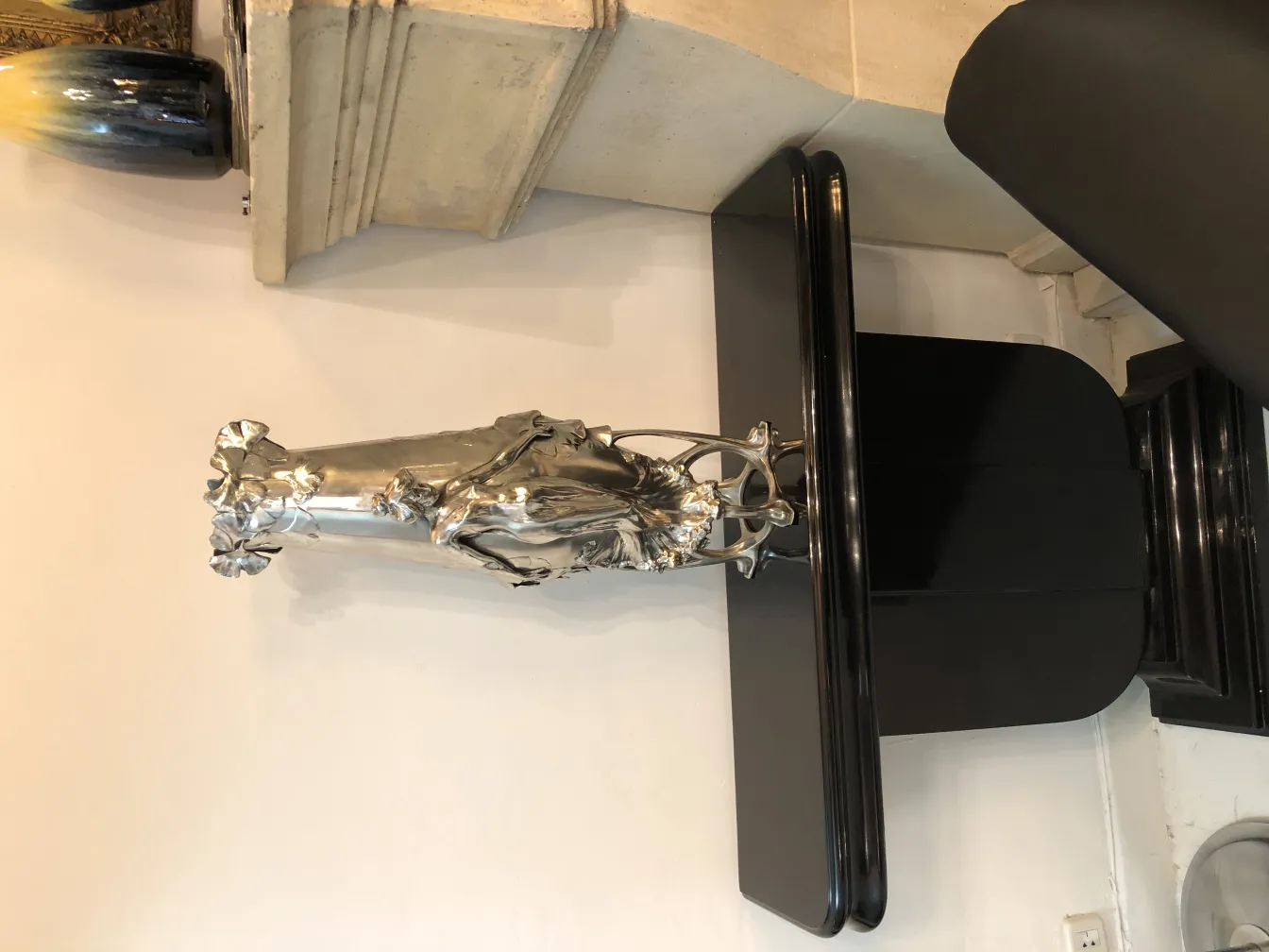 पुरातन फूलदान की स्टाइलिश आकृति