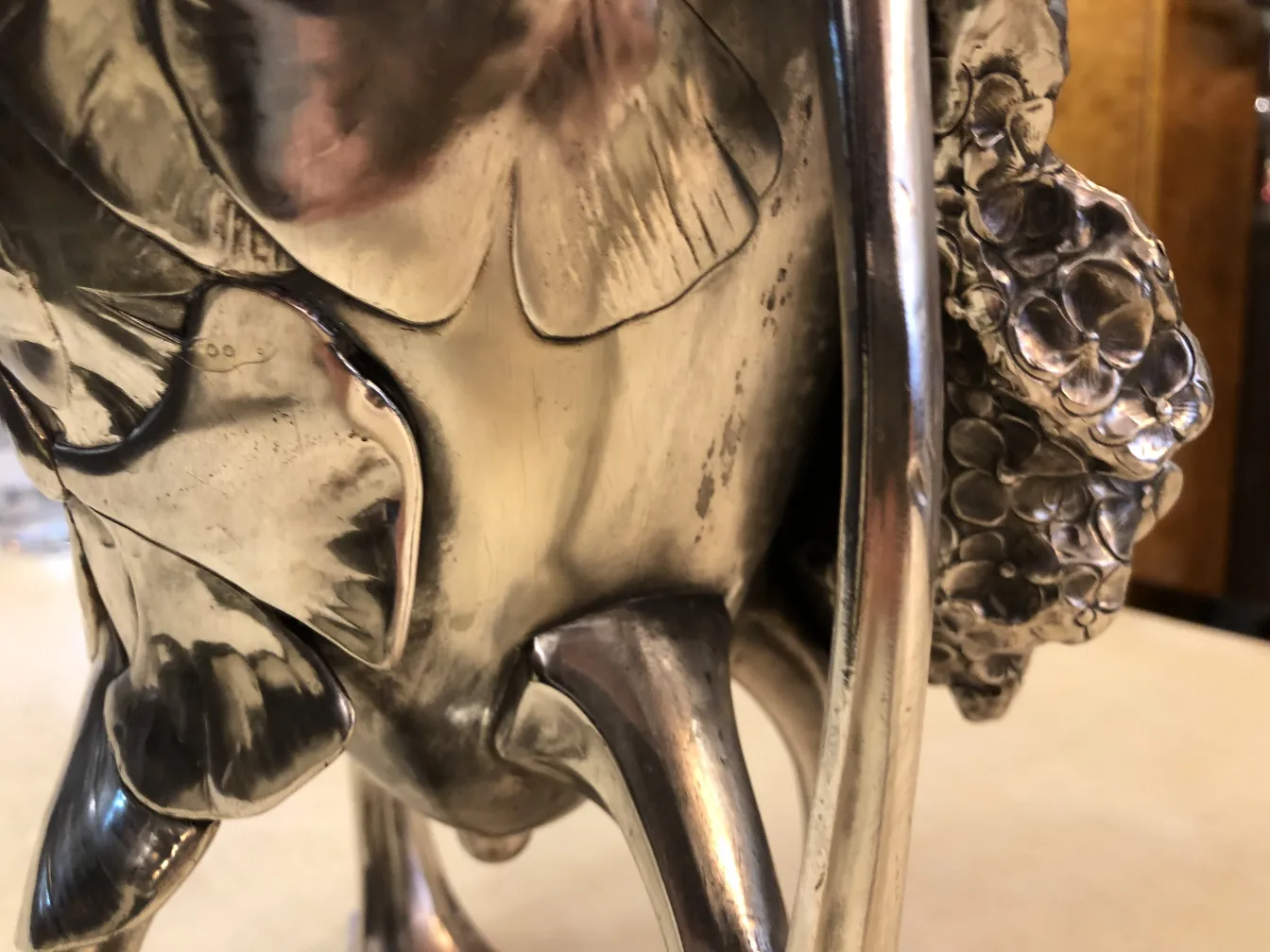 vase antico art nouveau decorato con fiori