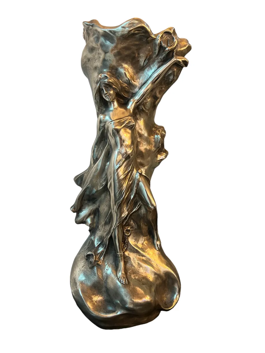 antike vase mit detaillierter geschwungener figur