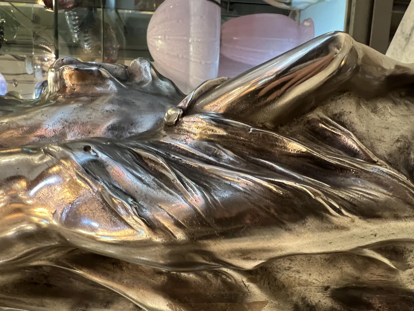 античная ваза декоративная с деталями Art Nouveau