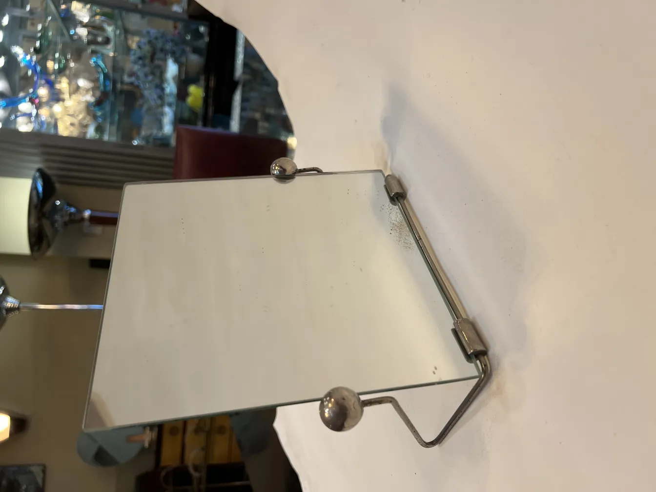 Antikes Spiegel mit Ständer im Art Nouveau-Stil.