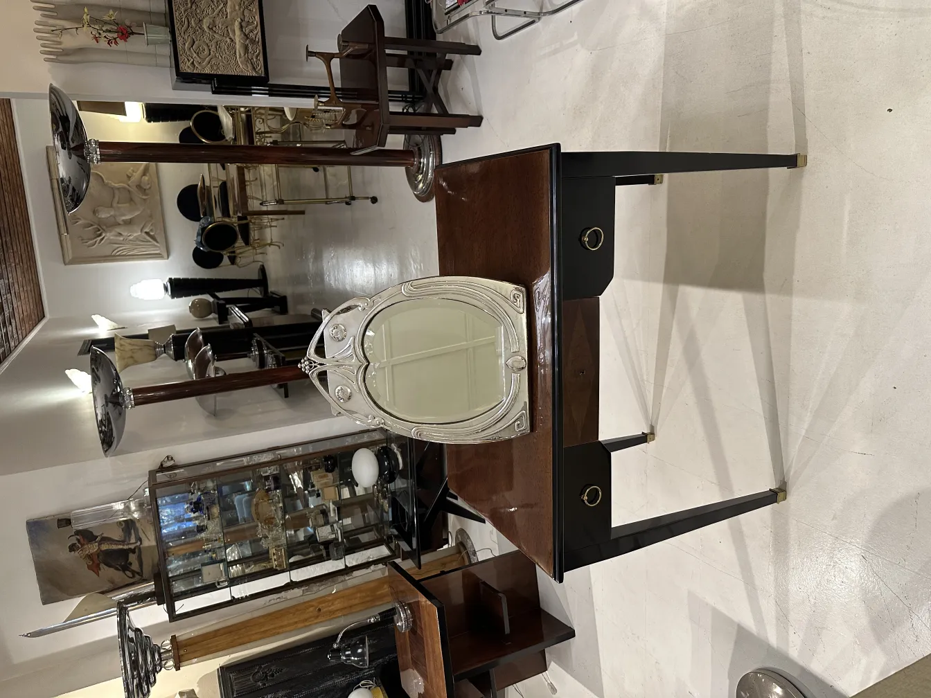 espelho antigo com detalhes elegantes, fundo decorativo