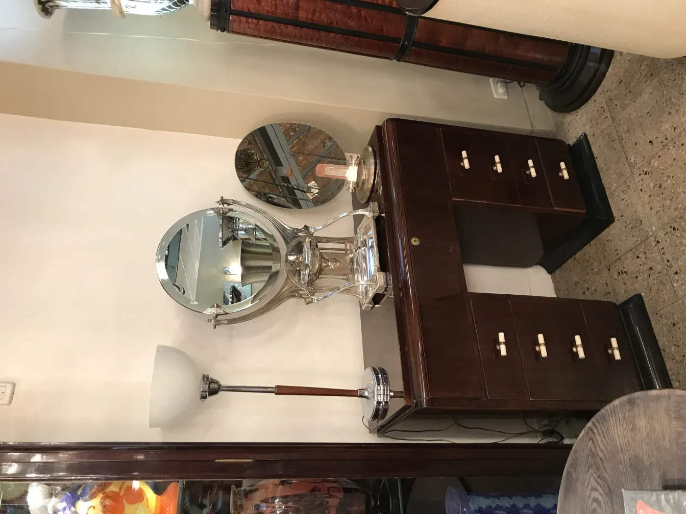 miroir ancien dans un cadre élégant, avec des détails art nouveau