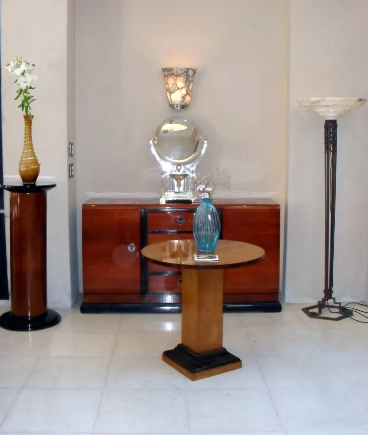 espejo antiguo en ambiente elegante con decoración